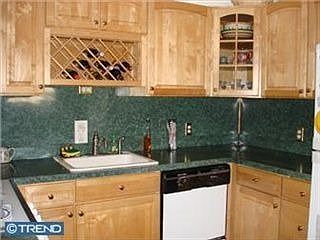 2nd image of 1001 Sanibel St