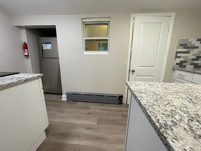 1127 Walnut St — Photo 17