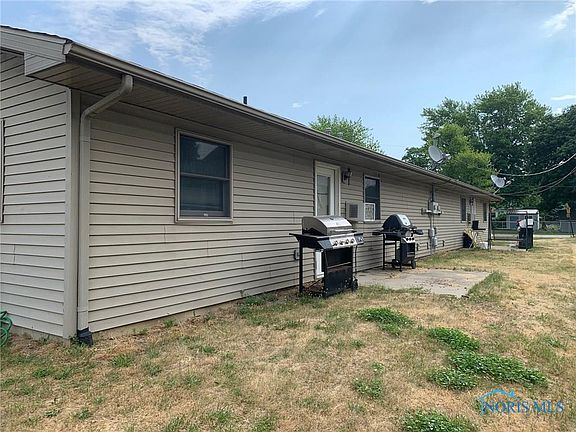 2nd image of 303 W Railroad St