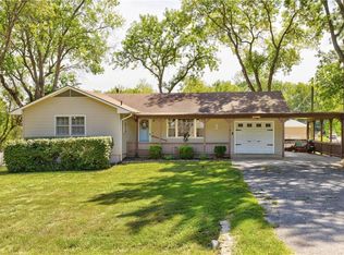 31439 Santa Fe Dr, Paola, KS 66071