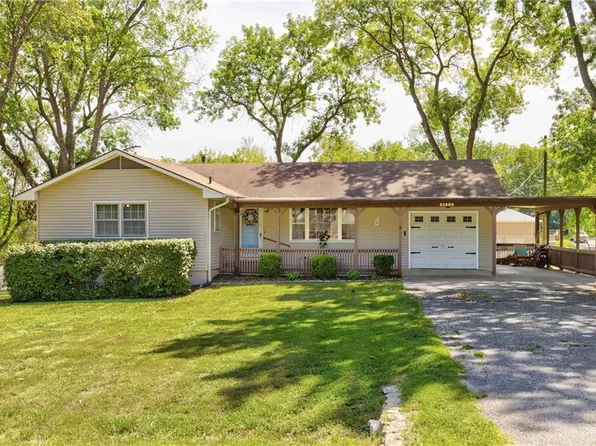 31439 Santa Fe Dr, Paola, KS 66071
