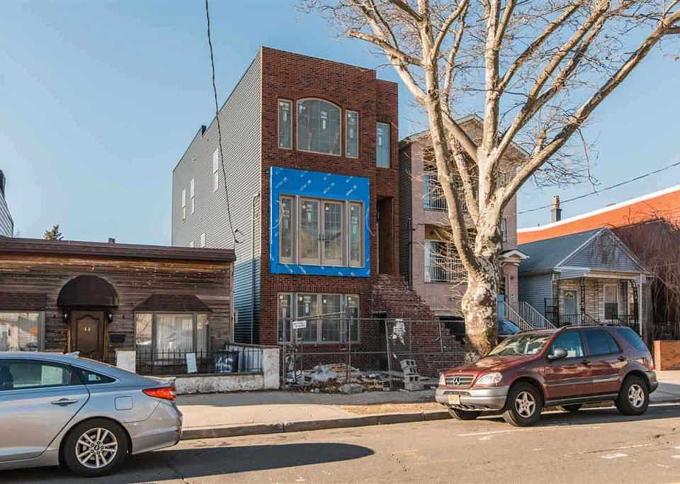 2nd image of 47 Nelson Ave #2