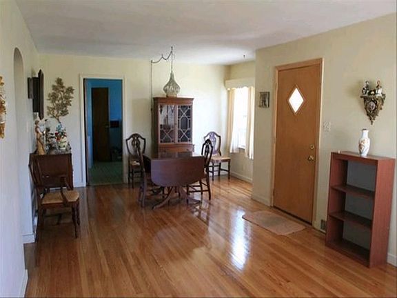 5th image of 1429 S Park Dr