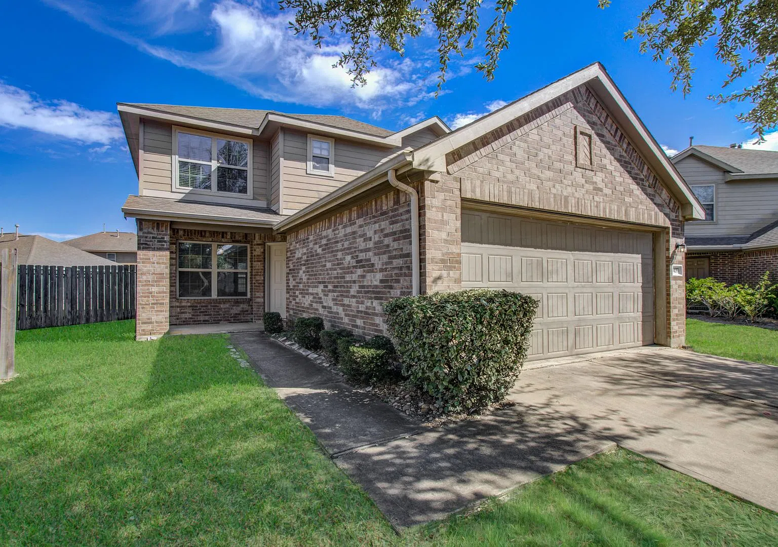 Cozy 4-Bedroom Home Near Pearland with Easy Highway Access — Photo 4