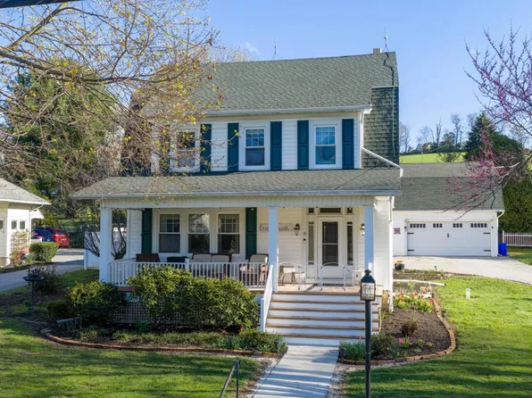 16 Main St, Felton, PA 17322