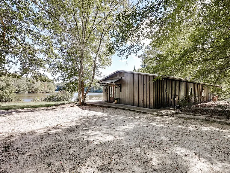 190 Lakewood Dr — Photo 37