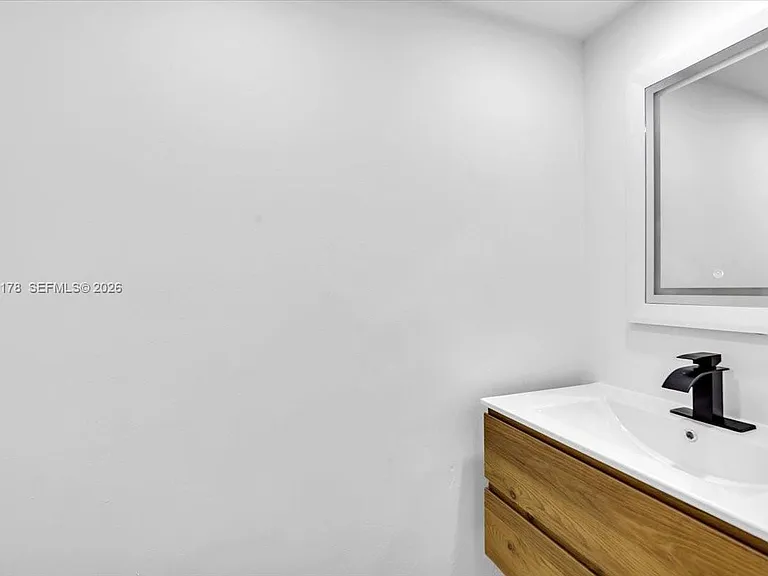 12370 SW 52nd St — Photo 33