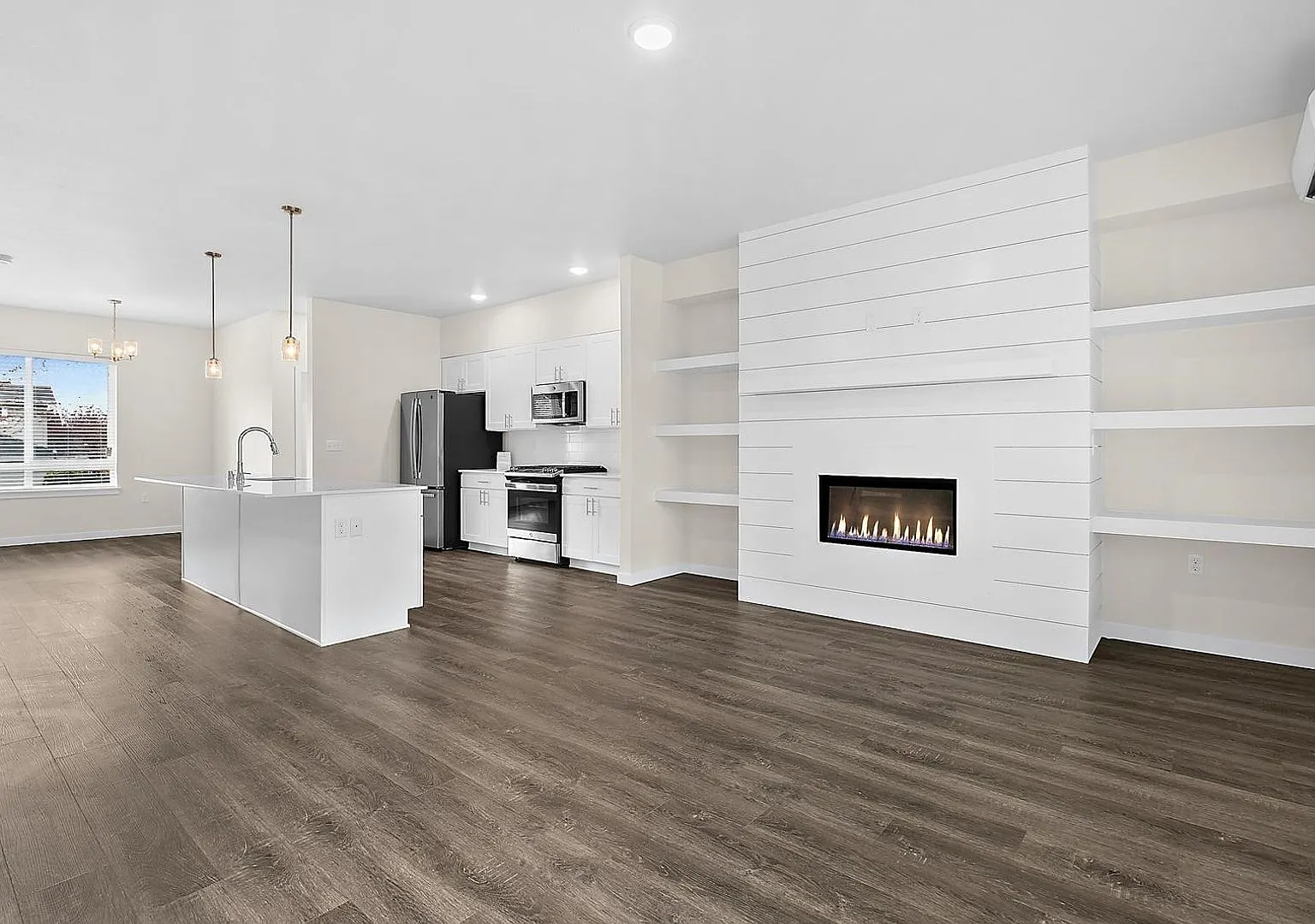 Contemporary 4 Bedroom, 3 Bath Townhome with 2-Car Garage! — Photo 2