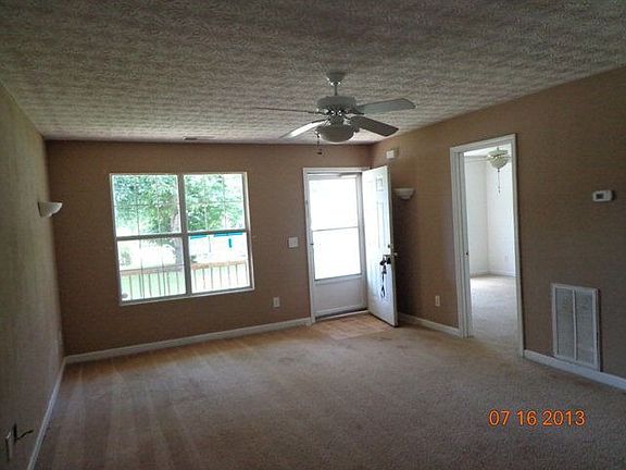 4th image of 106 Whispering Pine Ln