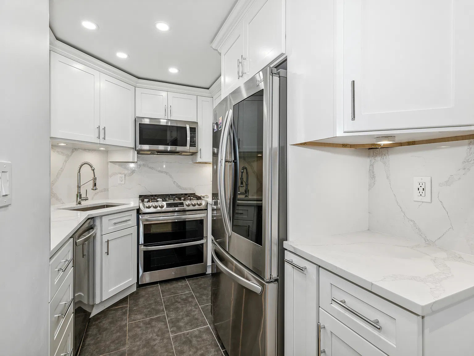 415 East 37th Street — Photo 3