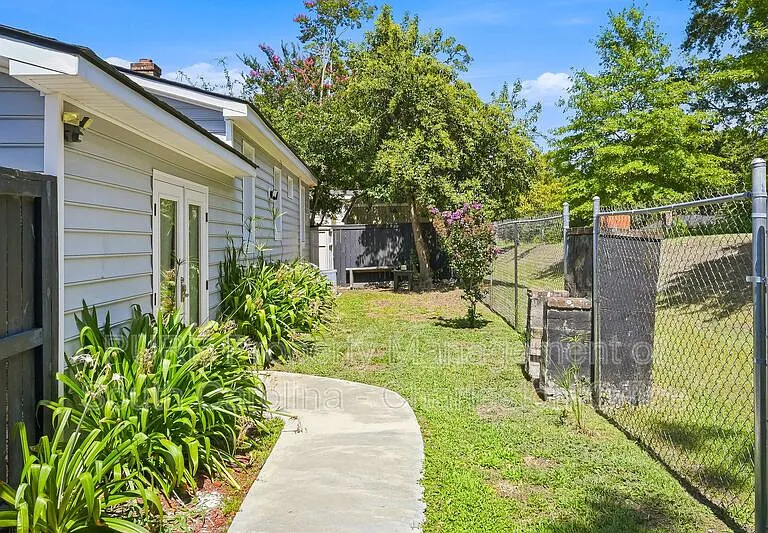 1133 Brody Ave — Photo 3