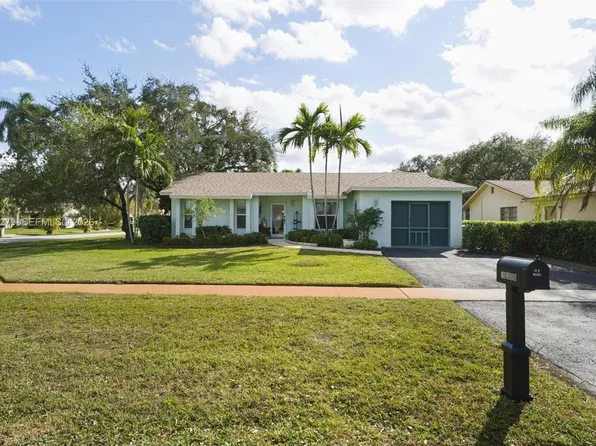 10308 Greenbriar Ct, Boca Raton, FL 33498