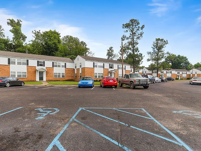 Madison Glen Apartments — Photo 14