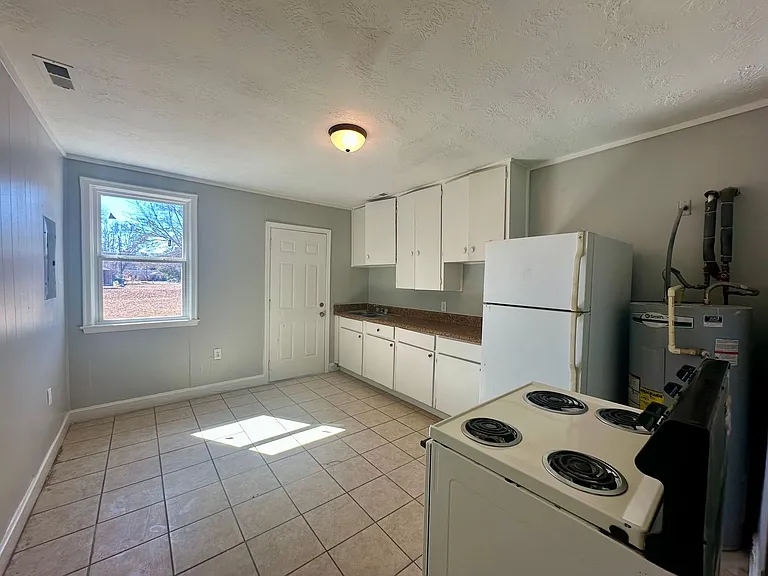 716B Miller Rd — Photo 3