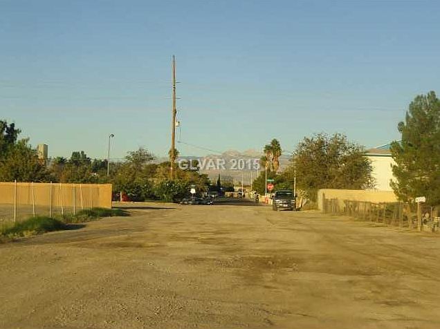 2nd image of 3560 E Bartlett Ave