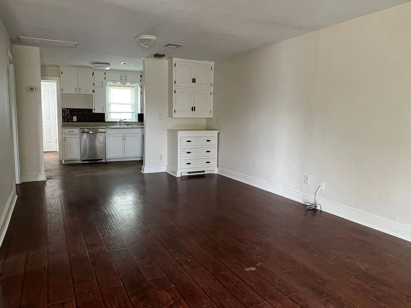 1601 Nw Bell- Available Now! — Photo 2
