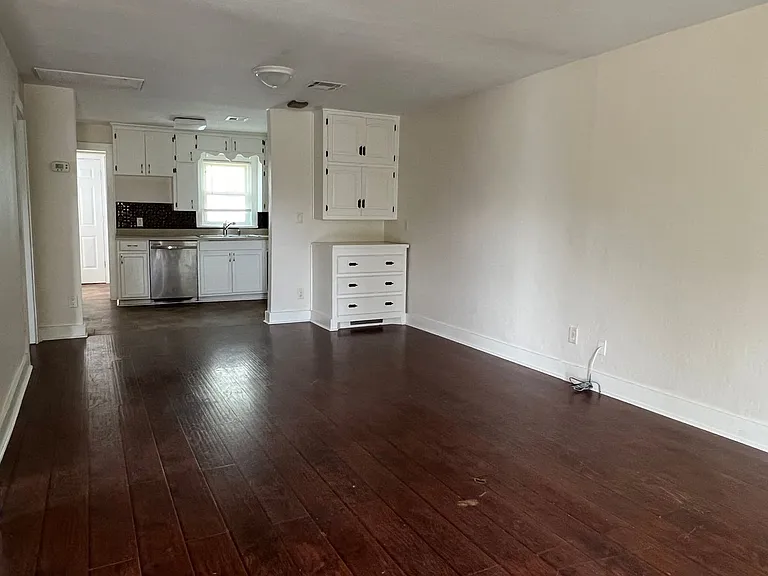 1601 NW Bell Ave — Photo 2