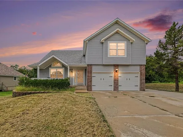 226 N Sunset Ln, Raymore, MO 64083