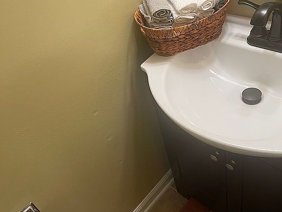 4th image of 108 Essex St