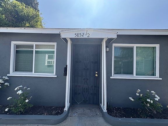 4th image of 5852 Ludell St #1/2