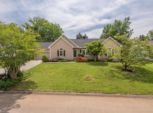 3724 Stonebridge Dr, Powell, TN 37849