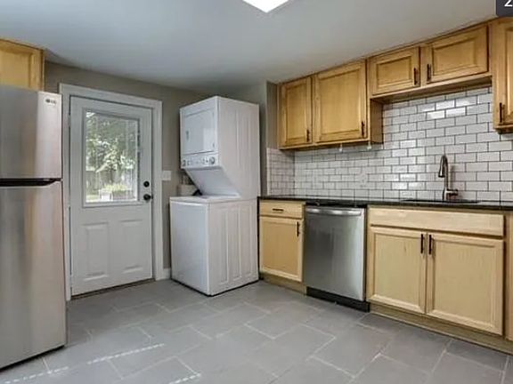 3rd image of 112-120 E Louther St