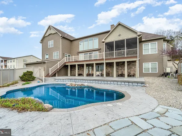 360 N 4th St, Halifax, PA 17032