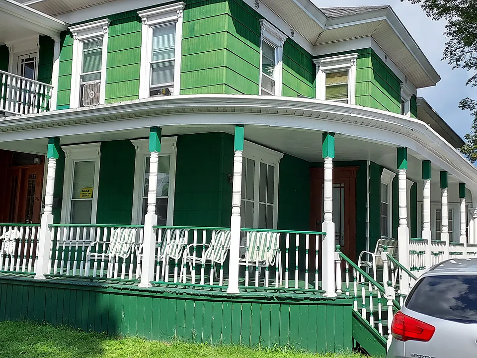 26 Lincoln Ave #2A