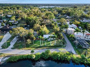 302 5th St SW, Ruskin, FL 33570