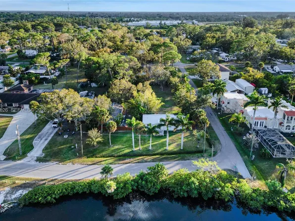 302 5th St SW, Ruskin, FL 33570