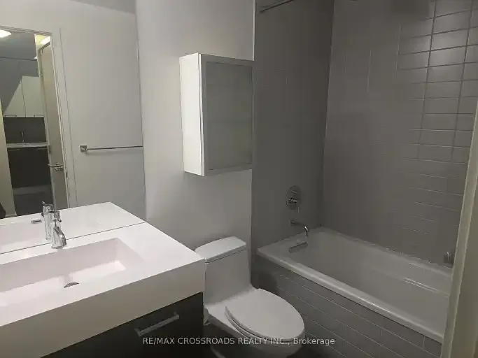 90 Broadview Ave #622 — Photo 8