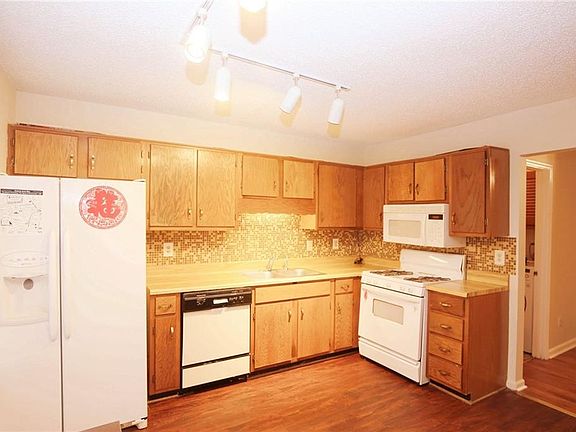 3rd image of 1092 Falling Water Dr SE