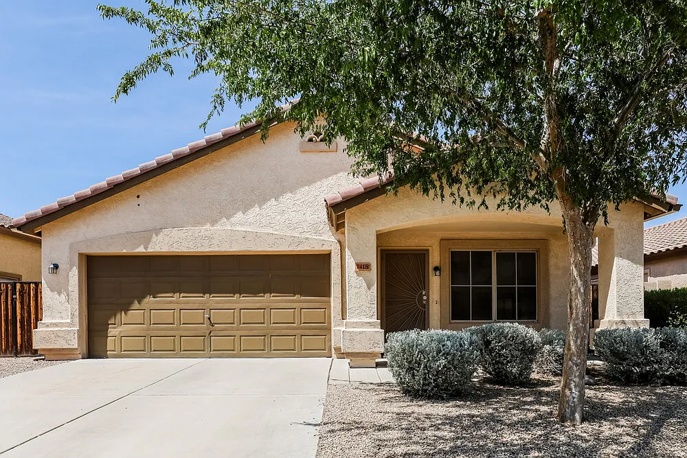 3 bed, 2.0 bath, 1702 sqft, $2,285 — Photo 1