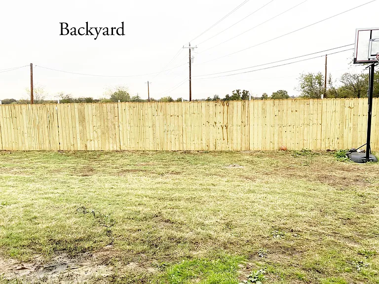 1032 Greg St — Photo 15