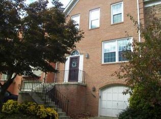 4649 Luxberry Dr, Fairfax, VA 22032