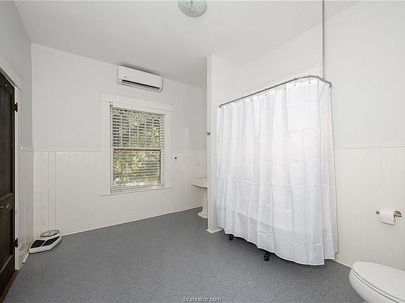 4th image of 206 S Sims Ave