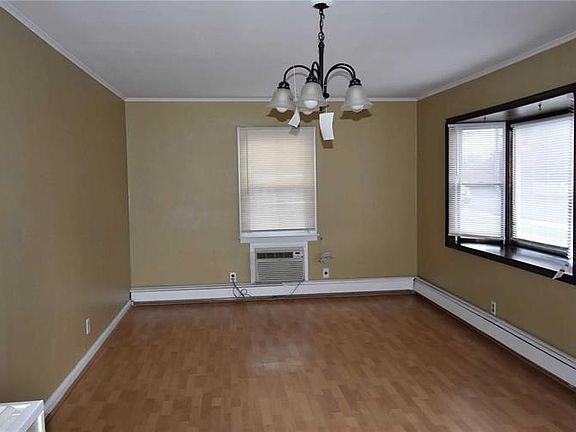 4th image of 5 Birch Ct E