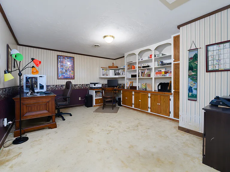 107 Lincoln Ln — Photo 17