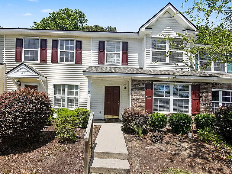 1043 Penny Ln — Photo 2