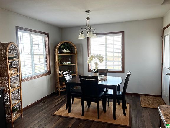 3rd image of 1021 Evergreen Ave