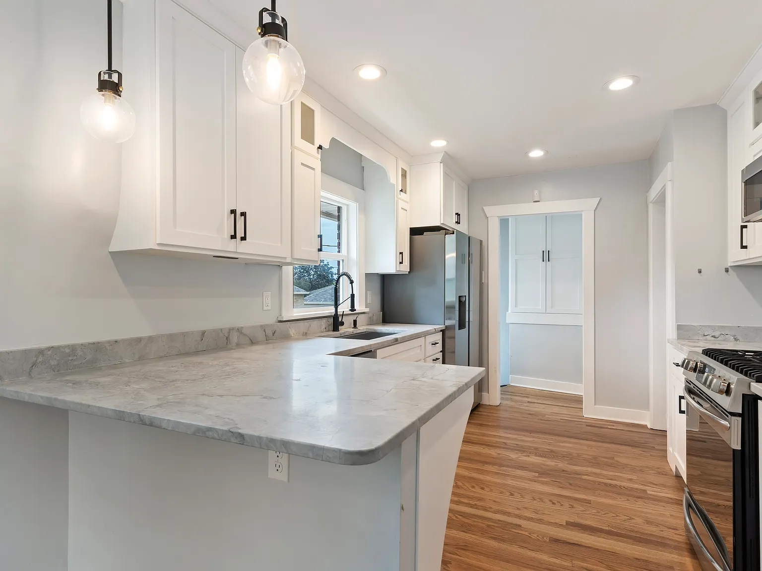 3 bed, 1767 sqft, $3,875 — Photo 3