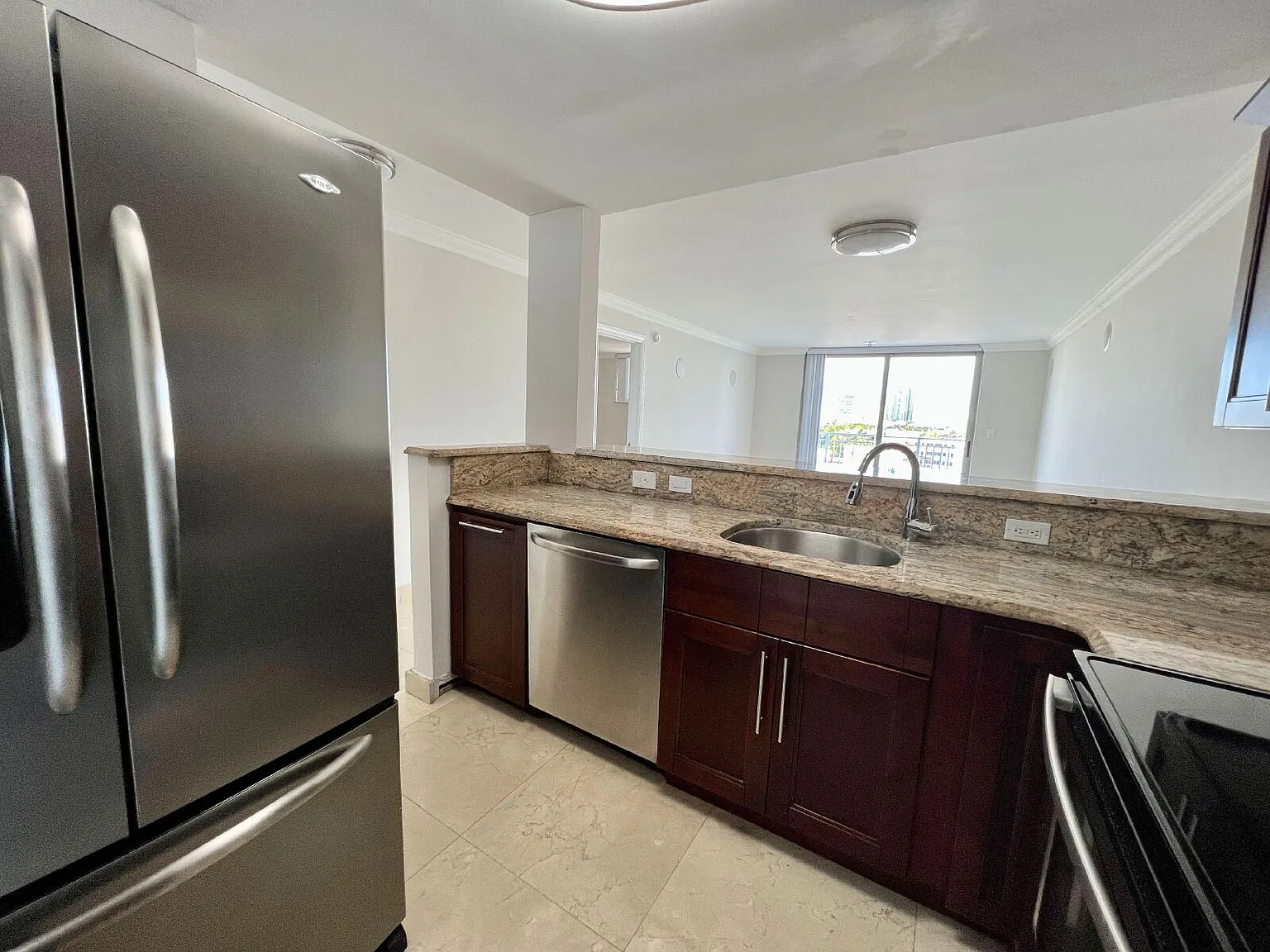 1 bed, 1.0 bath, 700 sqft, $2,498 — Photo 4
