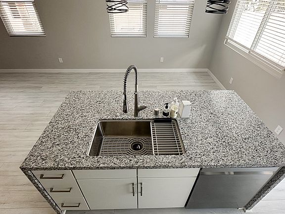 5th image of 608 Silver Berry Pl