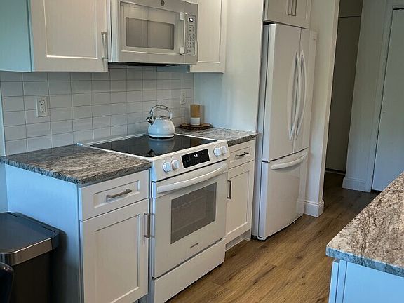 4th image of 6 Canterbury Court #6