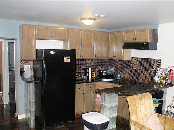 2nd image of 515 W Girard Ave