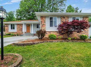 4663 Villa Knoll Dr, Saint Louis, MO 63128