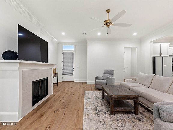 4th image of 202 Golden Cypress Dr