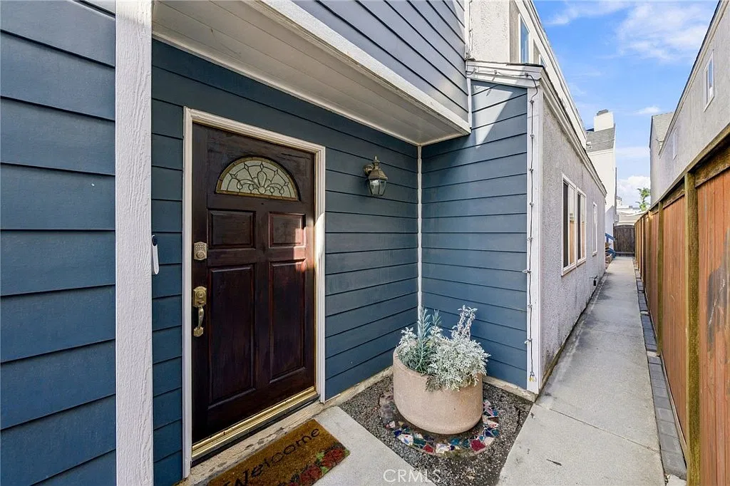 3 bed, 2.5 bath, 1900 sqft, $6,700 — Photo 4