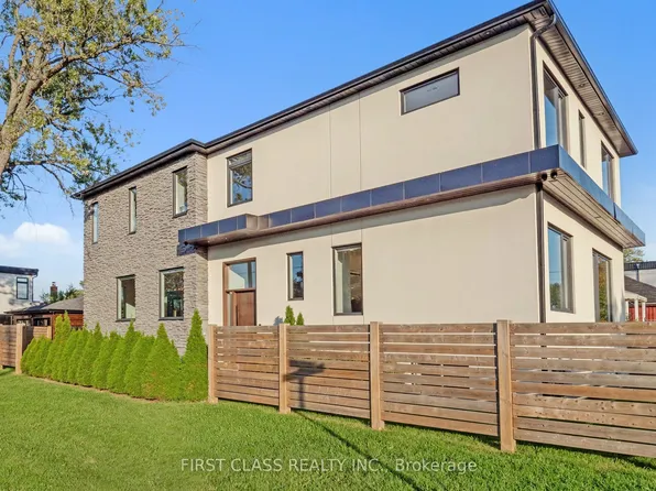 1047 Meredith Ave, Mississauga, ON L5E 2C6