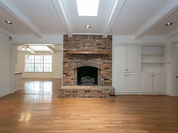 4th image of 3900 Summercrest Dr